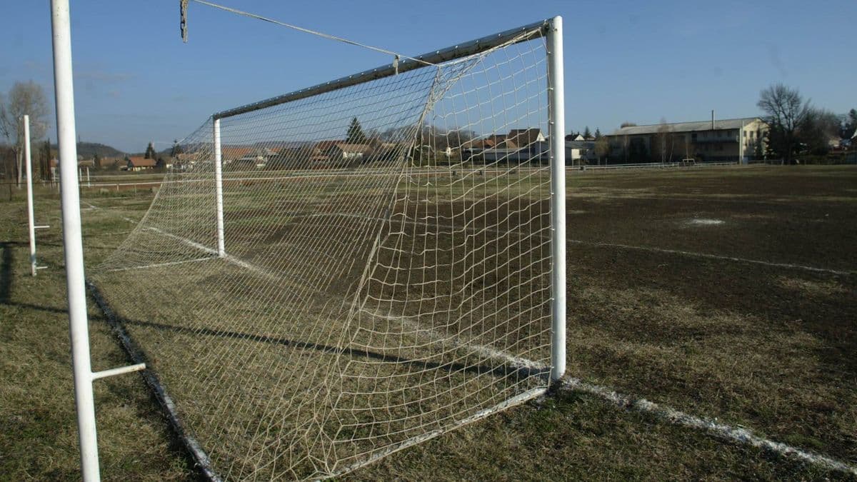 Szörnyű tragédia, a pályán vesztette életét a futballista