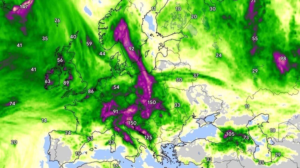 Végre megtörhet a pokoli hőség? Már lehet tudni, mikor érnek ide az esőfelhők