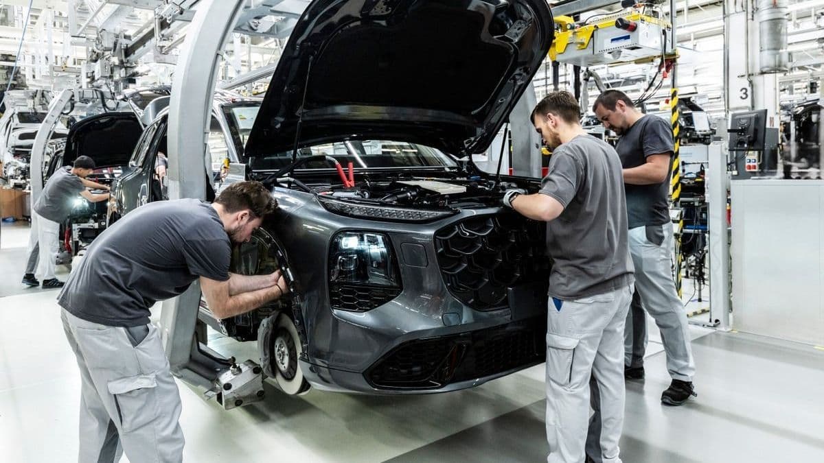 Történelmi leépítés a Volkswagennél: újabb 50 ezer állás szűnhet meg