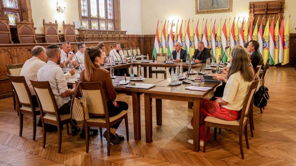 Közel kétszáz sötét lámpa miatt egyeztetett az E.ON-nal Kaposvár polgármestere