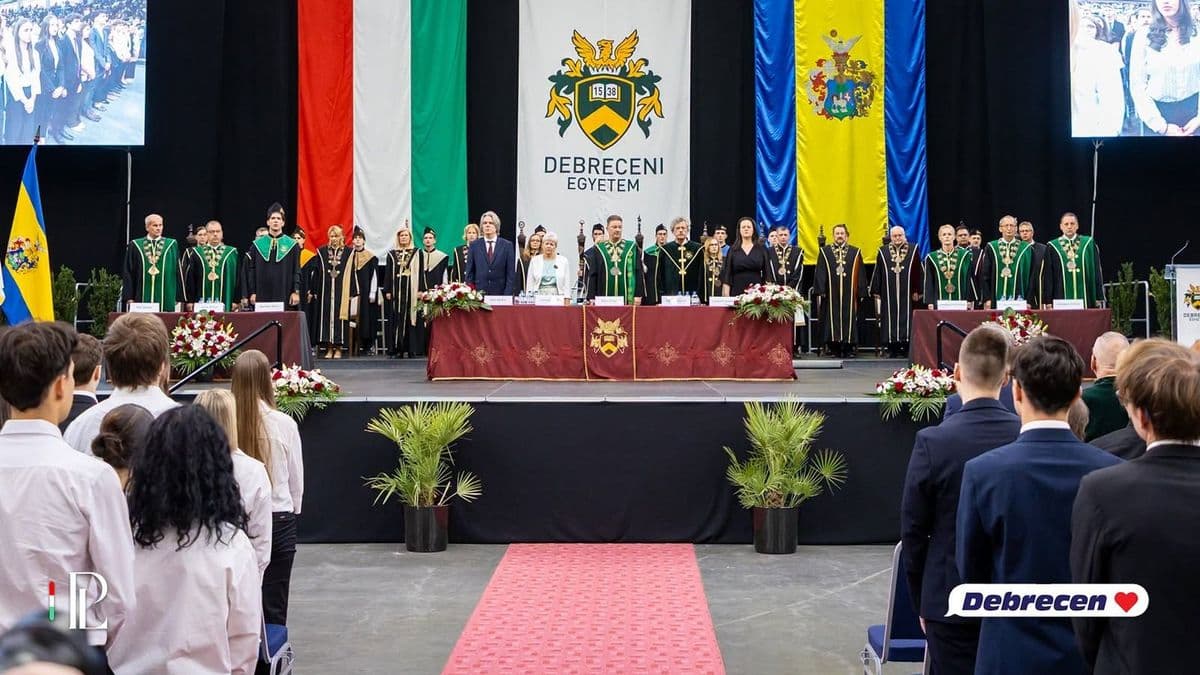 Debrecenben botrányba fulladt a tanévnyitó, Papp László keményen üzent a miniszternek