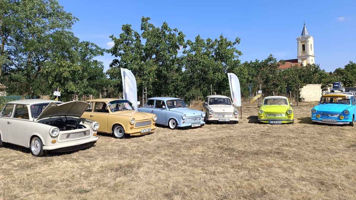 Tuning autók, tuning hifi, aztán jöttek a Trabantok - fotók