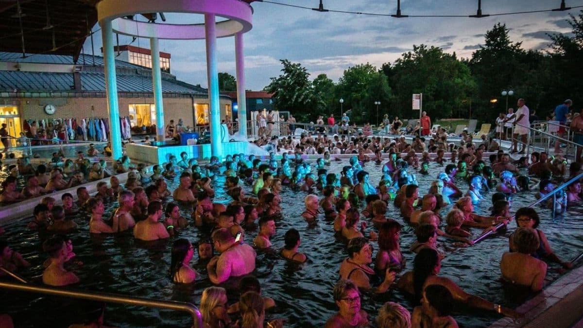 Strandok Éjszakája: Andro, retró slágerek és éjszakai csobbanás vár Vasban