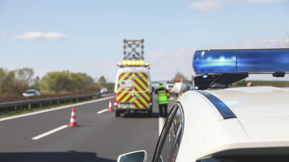 Frontális karambol történt a 84-es főút vasi szakaszán, teljesen lezárták az útszakaszt