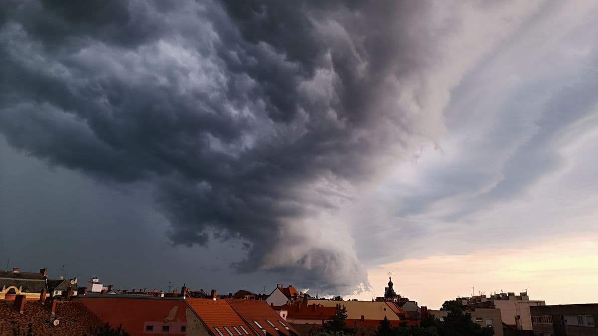 Érkezhet a frissítő eső? - Zivatarok miatt adtak ki riasztást Vasra