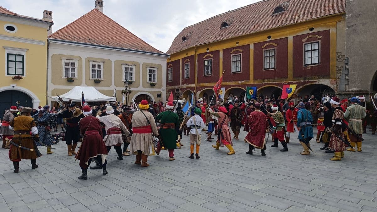 Fotókon, videón mutatjuk, ahogy összecsaptak a várvédők és a török seregek Kőszegen