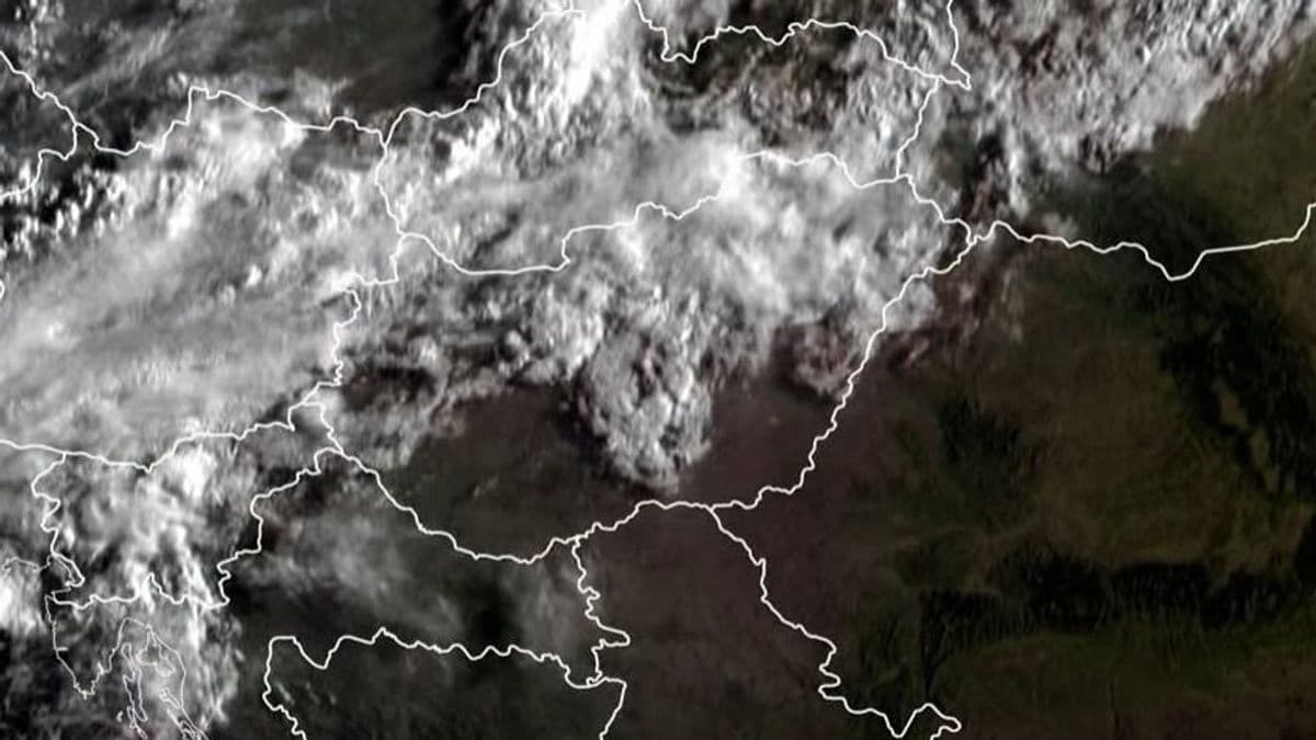 Elkezdődött! A szomszéd megyében már így szakad az eső - videó
