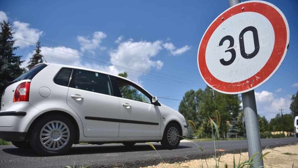 Szinte minden utcában 30 km/h lesz a sebességhatár - fontos döntés született a vasi városban