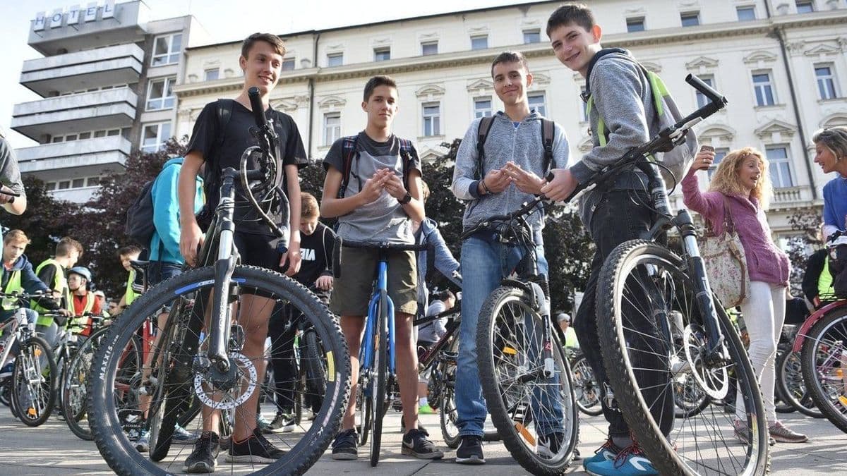 Kocsi helyett gyalog vagy bringával - Nem lesz egyszerű erre az útra lépni, Ausztriában ezek az ötletek merültek fel - szavazás