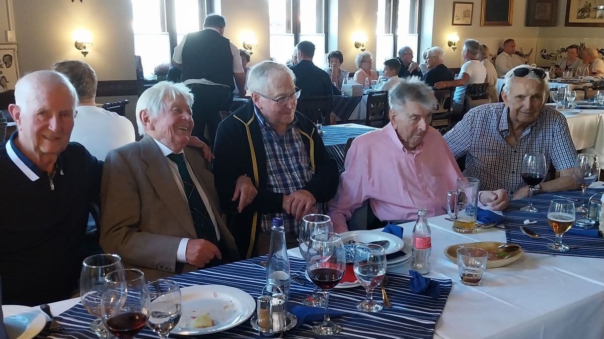 Különleges érettségi találkozó Szombathelyen - Hetven év után is ugyanúgy örülnek egymásnak, mint régen - fotók