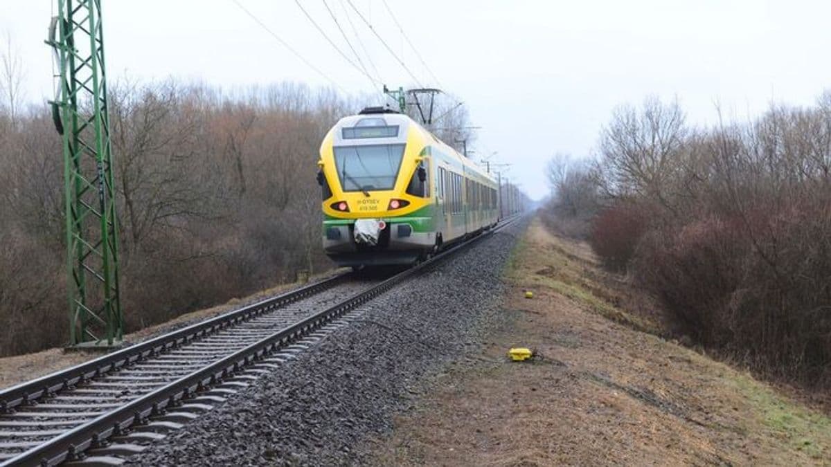 Gond adódott a Győr-Celldömölk vasútvonal egy szakaszán, nem közlekednek a vonatok