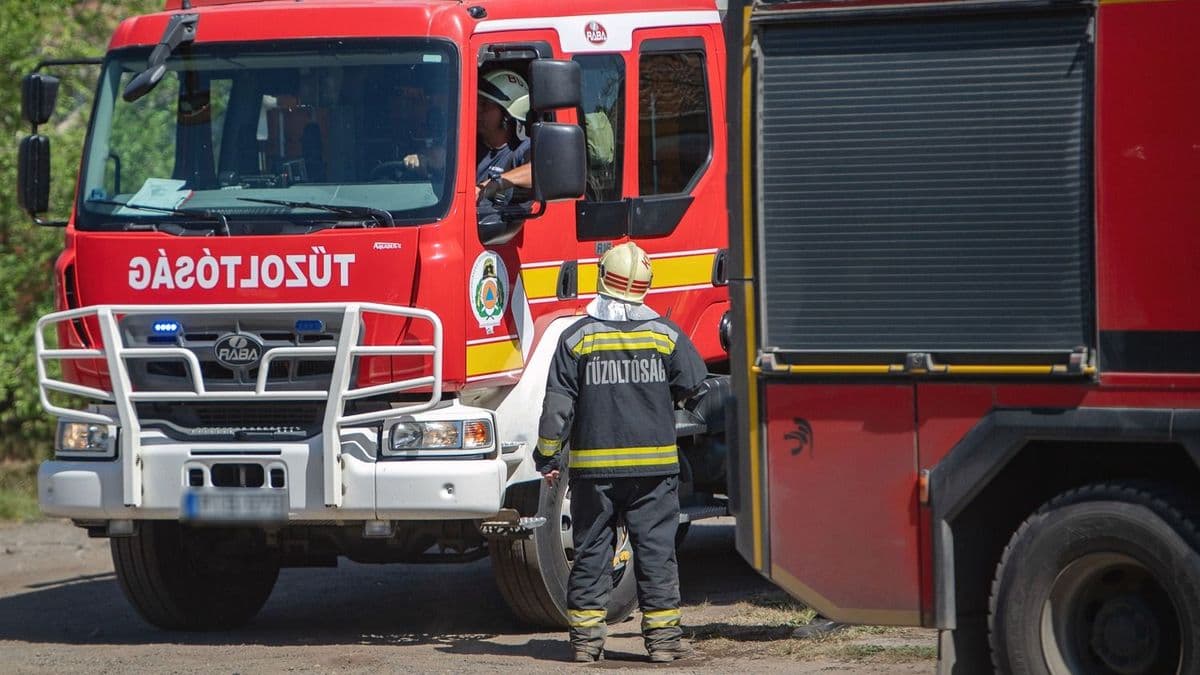 Kigyulladt egy melléképület Zalalövőn, a körmendi tűzoltók dolgoznak a helyszínen