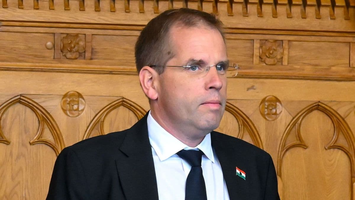 Ruff Bálint kimondta, erre készül a kormány: jön a vagyonadó, átalakítják a KATA-t, megnyílhat a lehetőség a meleg párok örökbefogadása előtt ‒ a TISZA szavazói is megkapták a fejmosást a minisztertől