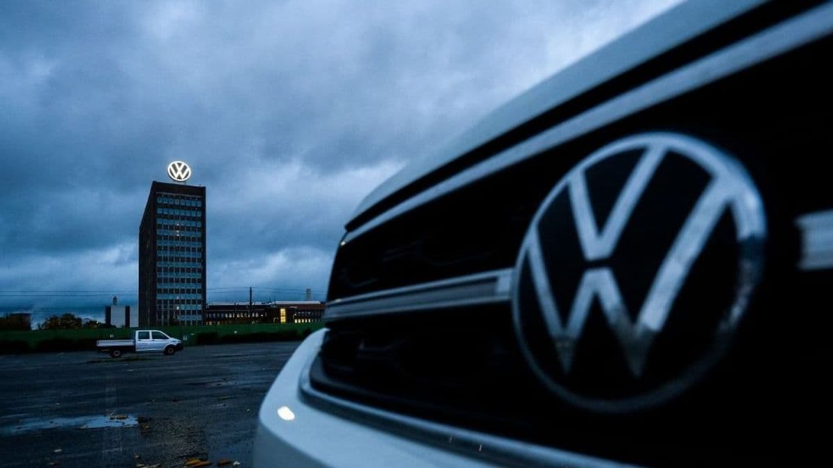 Itt a vége: megszületett a történelmi döntés a Volkswagen teljes átalakításáról, még 50 ezer embert rúgnak ki – most fog kiderülni, hogyan érinti Magyarországot