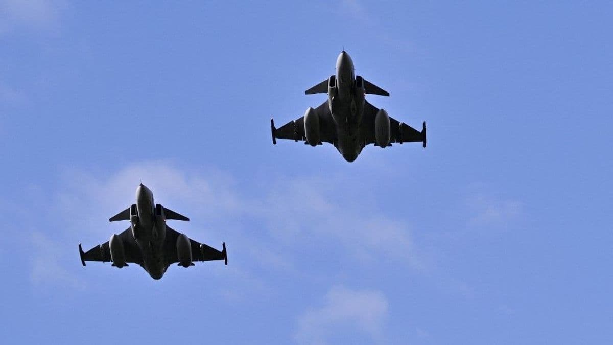 Riadóztatták a magyar Gripeneket, a honvédelmi miniszter bejelentést tett – egy osztrák géppár már a levegőben volt