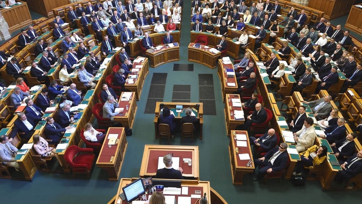 Újra összecsapnak a parlamentben: a botrány után ismét felszólal Magyar Péter