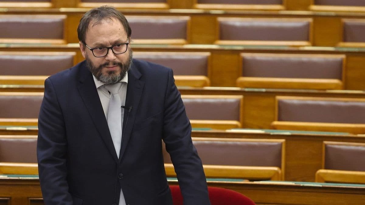 Kármán András ismertette a módosított költségvetést: a Budapest-Belgrád vasútfejlesztés és a mohácsi Duna-híd már biztos, hogy a vesztesek közt