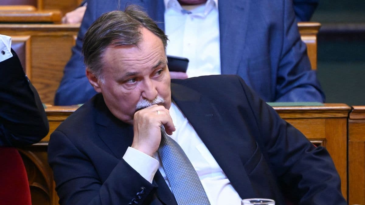 Gajdos László bejelentette: könyörtelenül lesújtott a kormány az akkugyárra, ismét száz millió forintra bírságolták az iváncsai üzemet működtető SK On-t