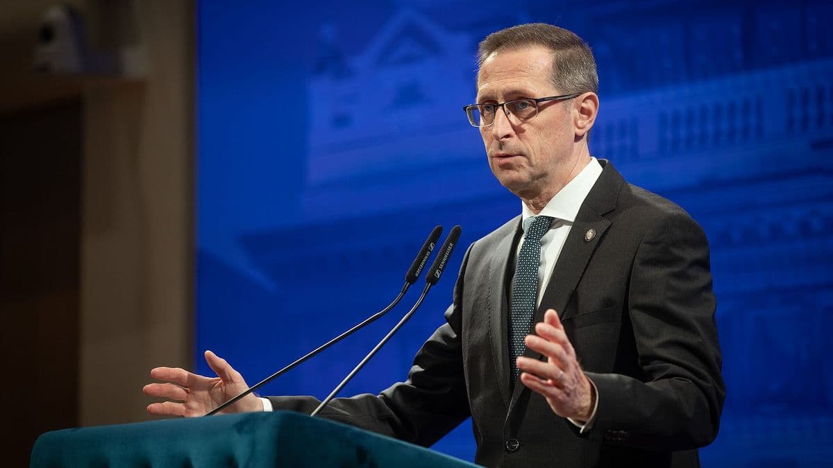 Nincs megállás, Varga Mihály előre megmondta, mire készülnek a Magyar Nemzeti Bankban: az elemzőket teljesen meglepte, ami az alapkamattal történt – kedden visszatérhet a szigor