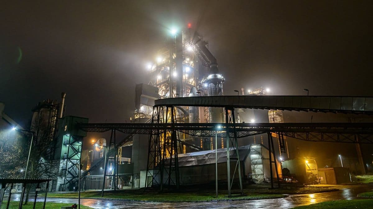 Itt a lista: ezeket a magyar óriásgyárakat csavarhatják le először az áramhiány és a paksi atomerőmű leállása miatt – tőlük várhatja el a Tisza-kormány, hogy fogják vissza a termelésüket