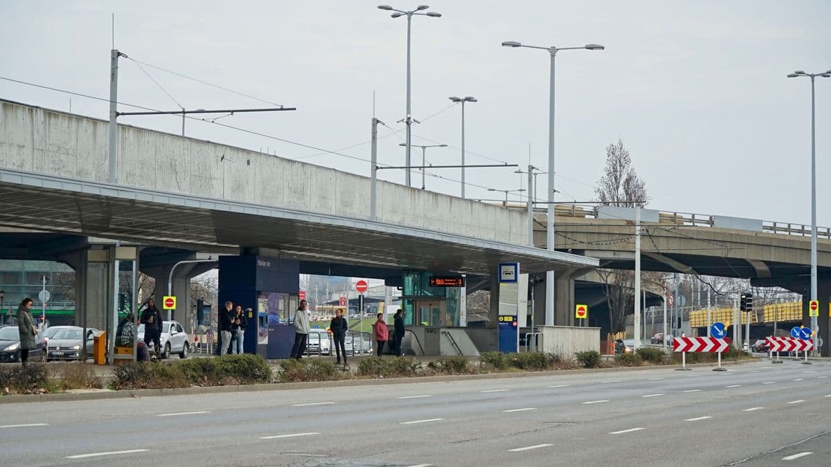 Véget érhet a rémálom, visszaadják a forgalomnak a kulcsfontosságú felüljárót - rohamtempóban fejezték be az iskolakezdésre