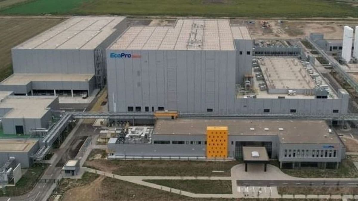 Óriási dolog készül Debrecenben, döntöttek az ázsiai tulajok: átépítik a nagy akkugyárat, rengeteg pénzt fog hozi nekik – a gödi Samsung és a BMW azonnal lecsapott rá