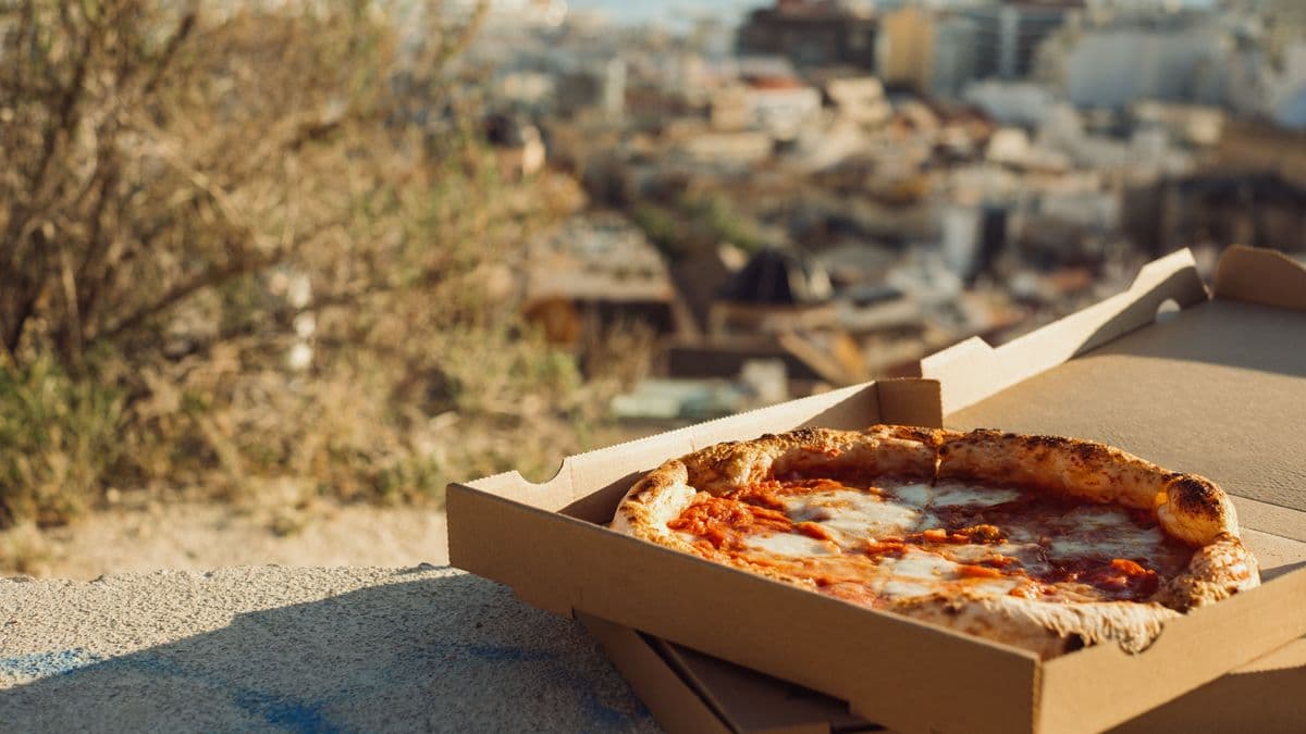 Búcsút mondhatunk a régi pizzás dobozainknak? Meglepő választ adott a népszerű magyar lánc
