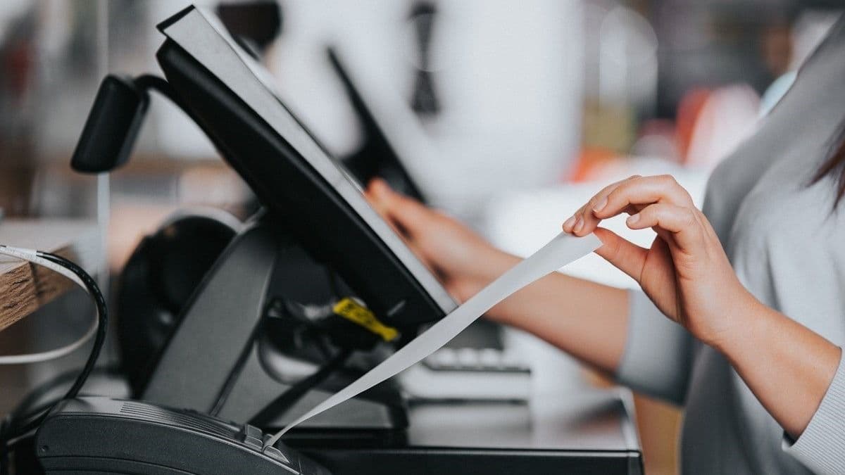 Figyelmeztet a NAV, lassan lépnie kell az online pénztárgép használóinak: jön az új technika, itt a végső dátum a váltásra – a hivatal megnyugtat, mindenkinek jobb lesz