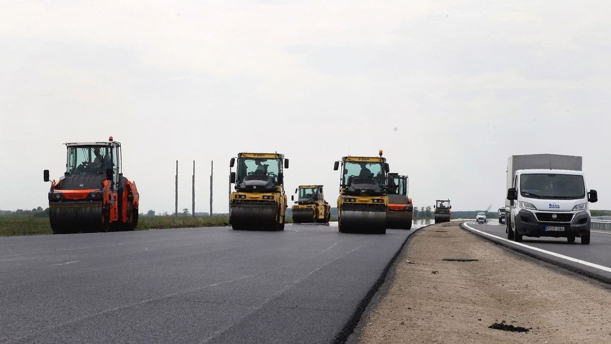 Máris itt a következménye, hogy a Tisza-kormány leállította a legújabb magyar autópálya megépítését: 2,5 milliárd forintot bukik a vidéki nagyváros – Vitézy Dávid azonnal elmagyarázta, miért