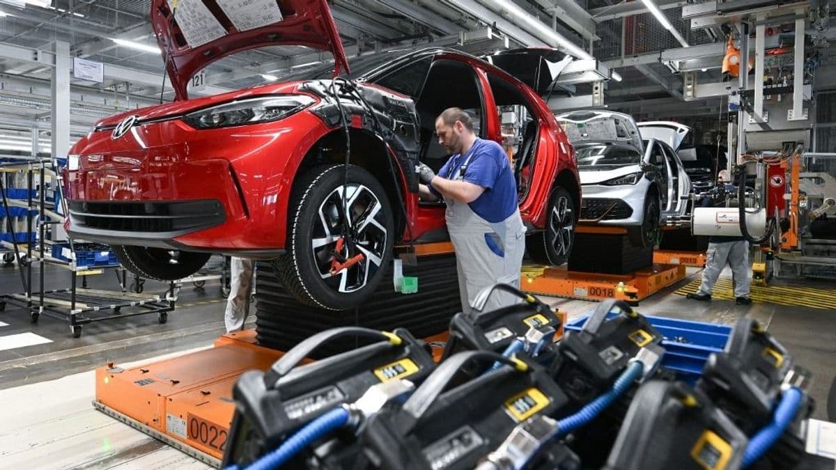 Kimondta a Volkswagen pénzügyi igazgatója: tényleg bezárhatnak négy gyárat Németországban – "Túl drágák vagyunk"