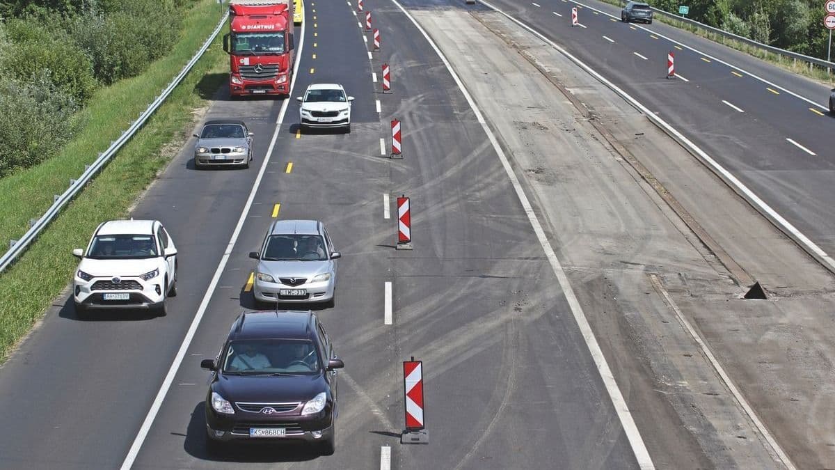 Engedély nélkül és horribilis áron értékesít román útdíjmatricákat egy magyar honlap