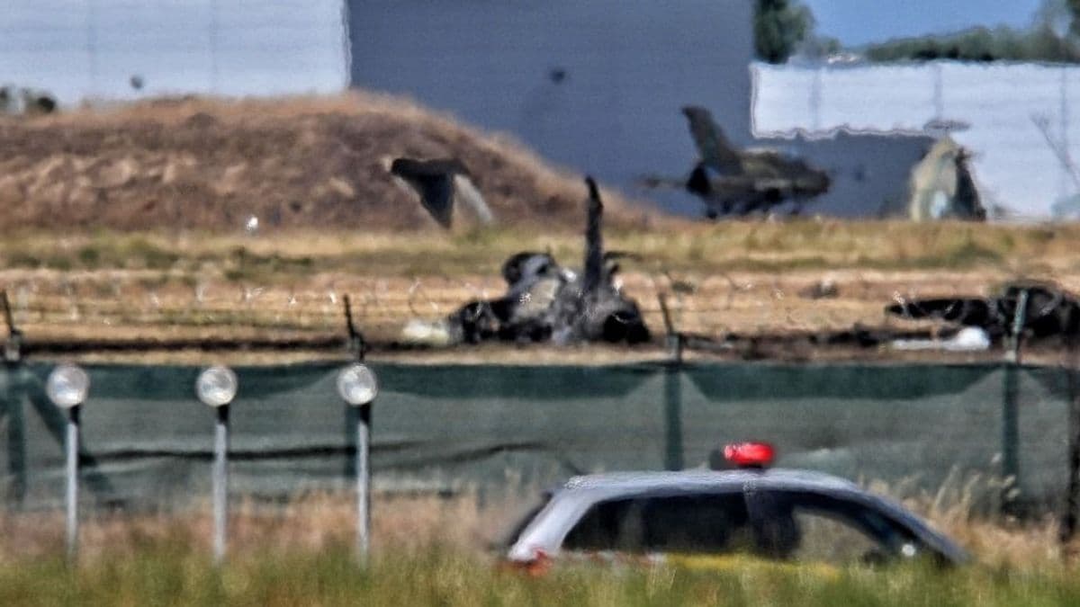 Döntés született a Magyar Honvédség lezuhant Gripen vadászgépéről: elvittek egy fontos alkatrészt, tüzetesen átnézik – kiderült, mi lesz a pilóták sorsa