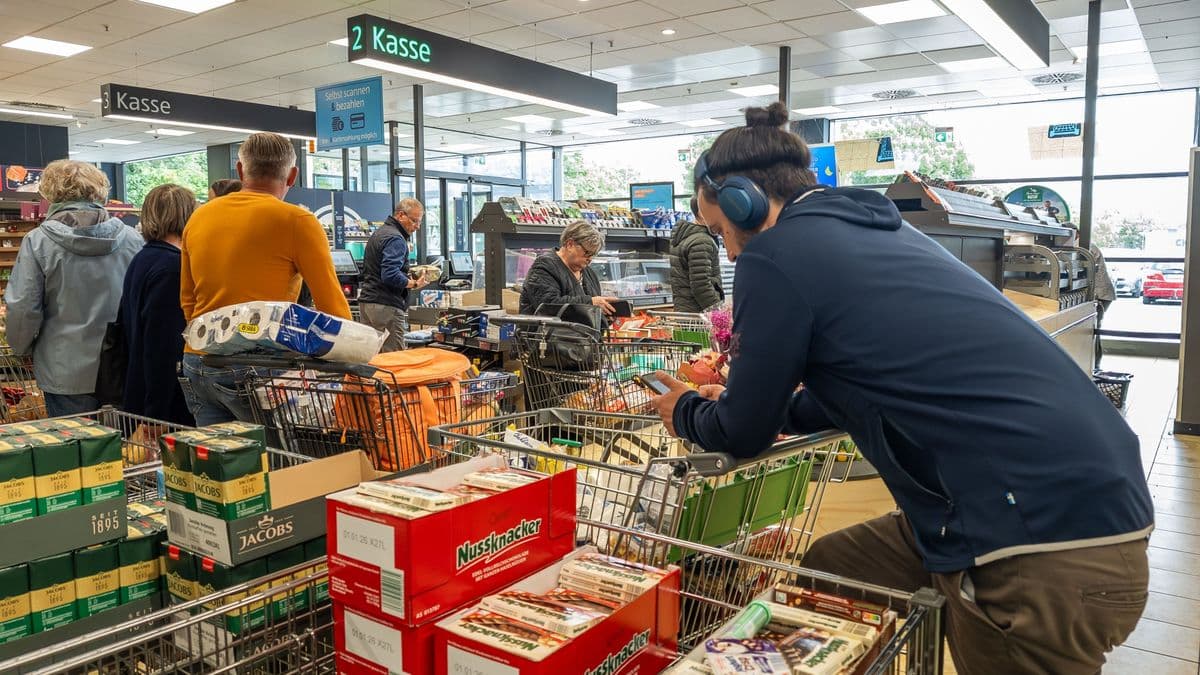 Míg az autóipar kínlódik, a bolti tolvajok szétlopják a német üzleteket – 3 milliárd euró a kár, ennyiből Vitézy lakásokat és kollégiumokat épít