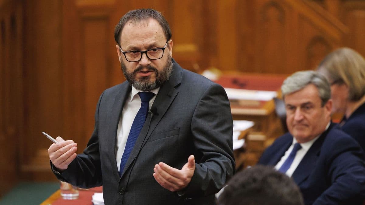 Hivatalos bejelentés: ő a NAV új elnöke, globális brit multicégtől érkezik az adóhatóság élére – Kármán András azonnal üzent neki a Facebookon