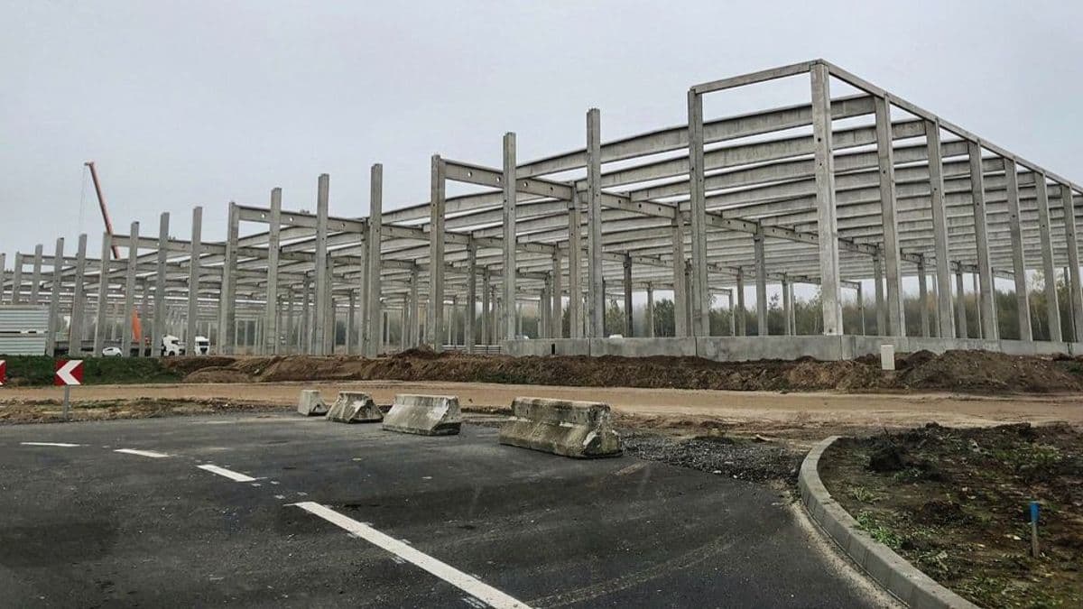 Ez lehet a Tisza-kormány első nagy autóipari beruházása: 6000 fős kisváros mellett épülhet új gyár, ez sem nyugati befektető – megszólalt a polgármester