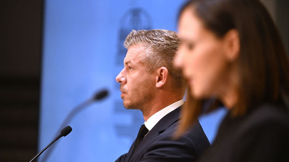 Most dől el végleg a vármegyék sorsa, órákon belül tárgyalja a parlament: hozzányúlnak Magyar Péter fizetéséhez, új szabály lépett életbe az államadósságról