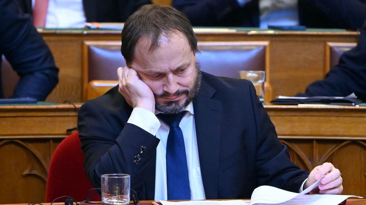 Kiborult Kármán Andrásra a polgármester, elvett tőlük 226 millió forintot: a Facebookra írta ki, hogy az okát sem tudják – „Szeretnénk magyarázatot kapni”