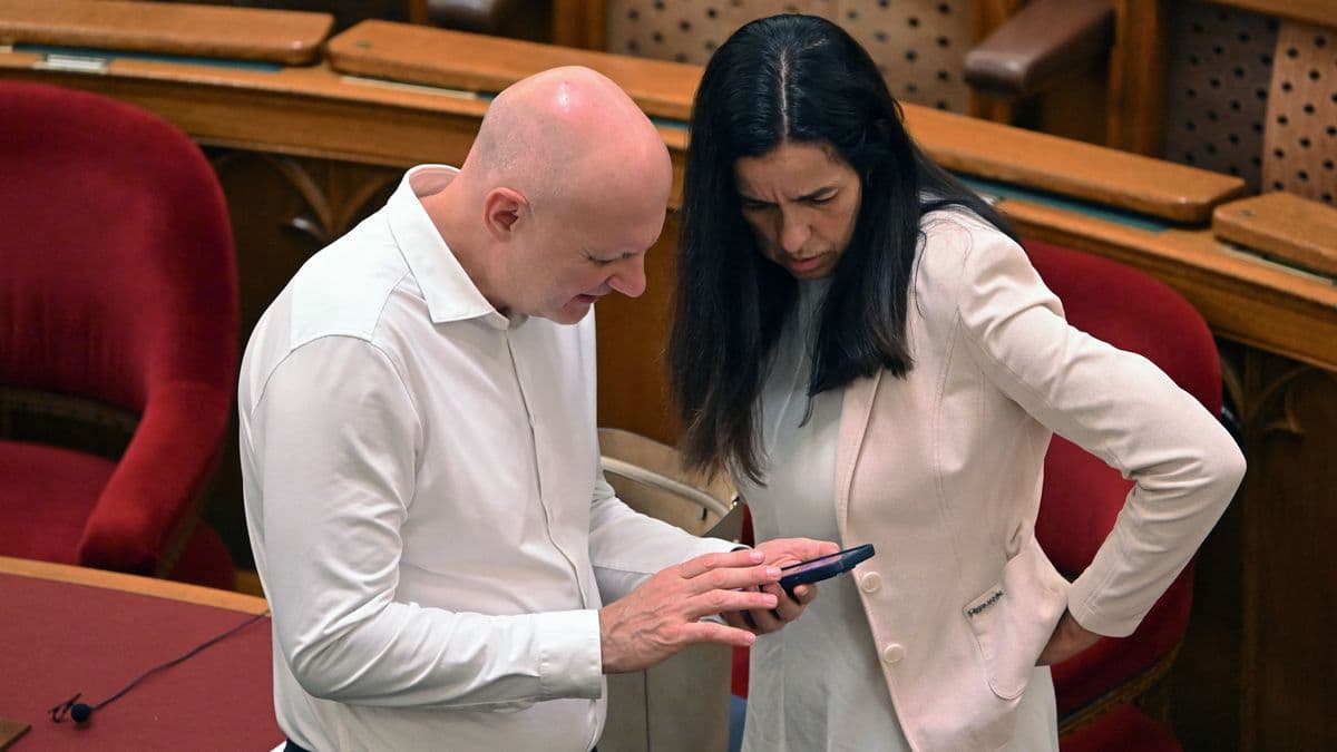 Több tucat kormánytisztiselő kitálalt a Tisza-kormány működéséről: négy hónappal a kormány megalalkulása után mindig nincs valós munkavégzés a minisztériumokban – „A minisztériumba csak kávézni járnak be a haverok”