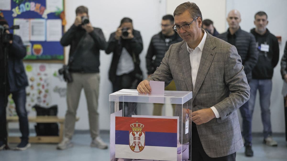 Lezárult a szerb választás: hatalmas részvétel mellett döntöttek Vucic sorsáról – eredmények hamarosan