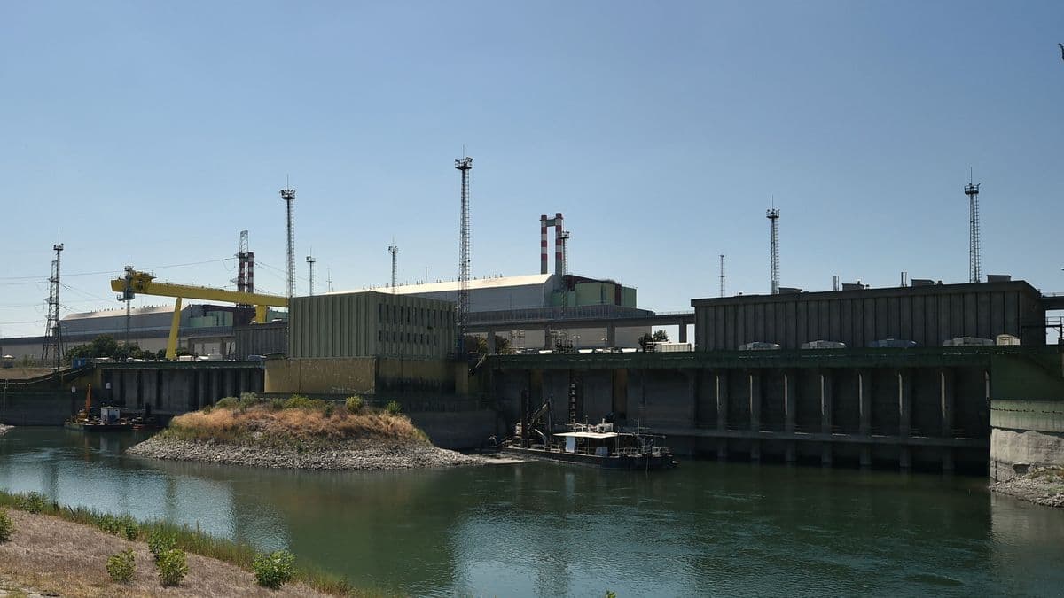 Pakson nincs elég baj: leállt a turbinagenerátor, félgőzzel fut a magyar atomerőmű