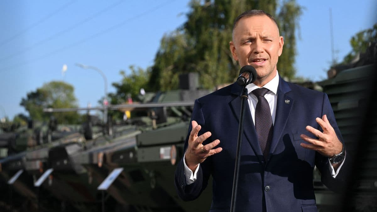 Rendkívüli helyzet tört ki Lengyelországban péntek este, teljes a káosz: Nawrocki megszakította külföldi útját, azonnal hazatér – "Ilyenkor az elnöknek otthon kell lennie"