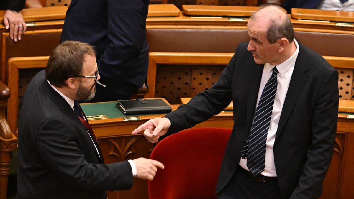 Itt vannak az egészségügyi béremelés részletei: nem máshol mint a Facebookon jelentette be azokat Hegedűs Zsolt
