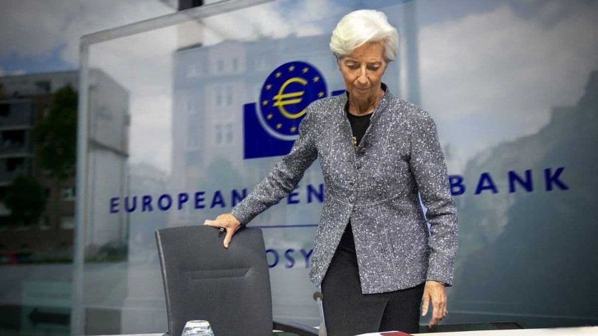 Áll a bál az EKB-nál: Lagarde politikai okokból távozik, miközben az elszabaduló infláció ellenére sem emeltek kamatot - kínos kérdések várnak a jegybankárra