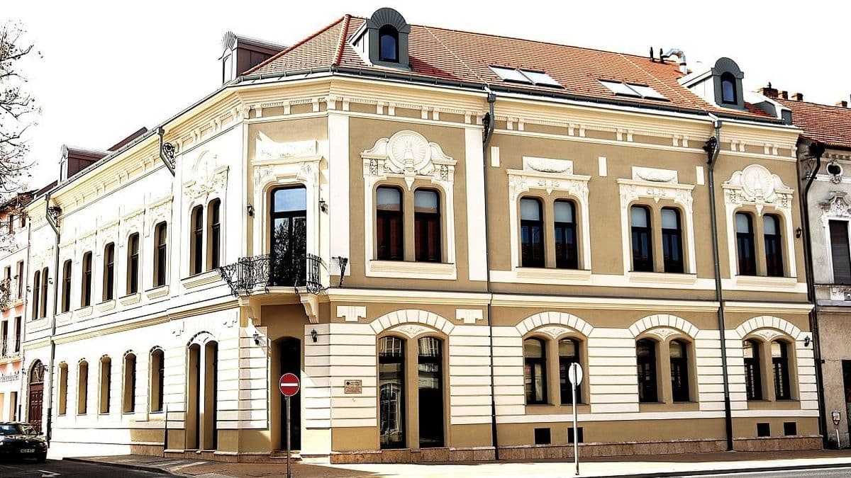Elkészült a volt Tiszti Klub felújítása, egyeztetés folyik az épület további hasznosításáról (galéria)
