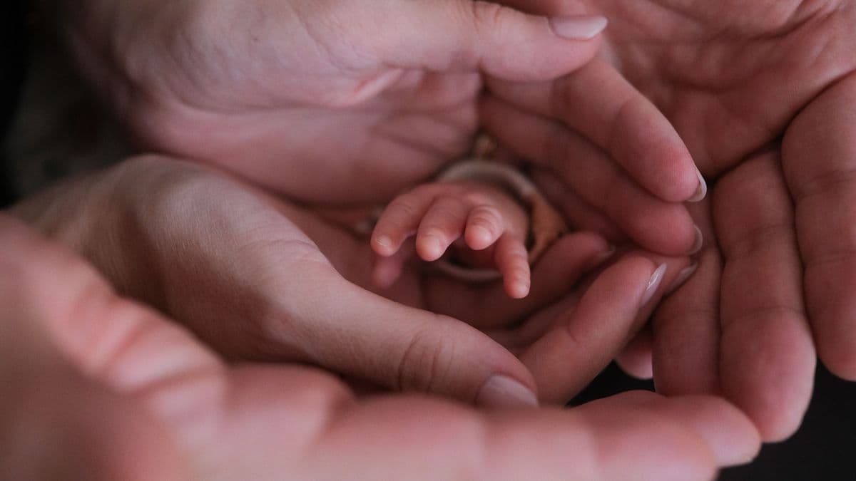 Néhány perc, ami rengeteget jelenthet: Zalában is keresnek önkéntes babasimogatókat