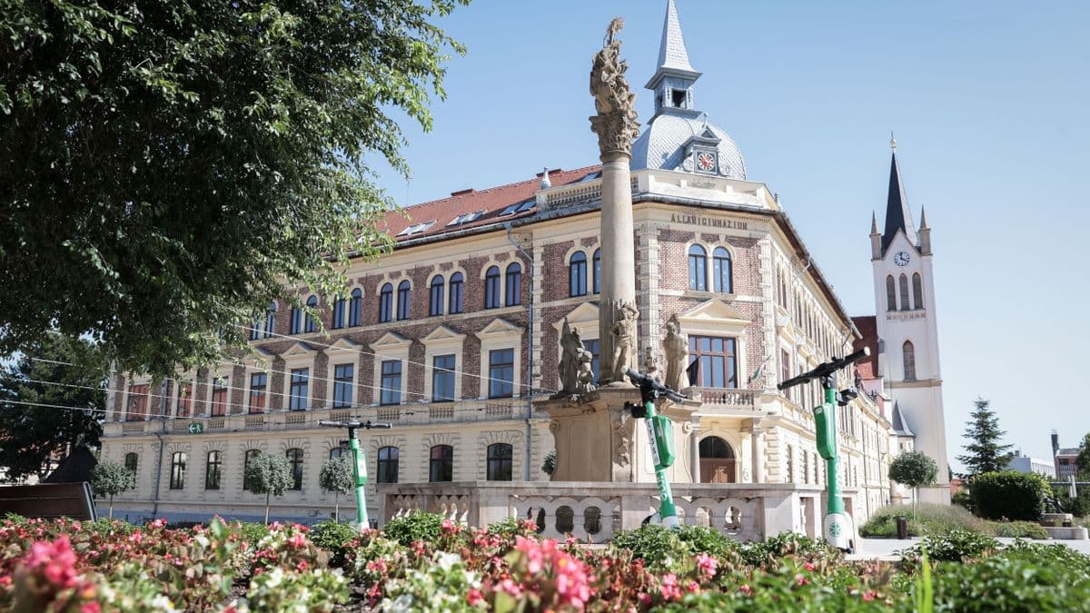 A párakapu ismét hűsít a főtéren