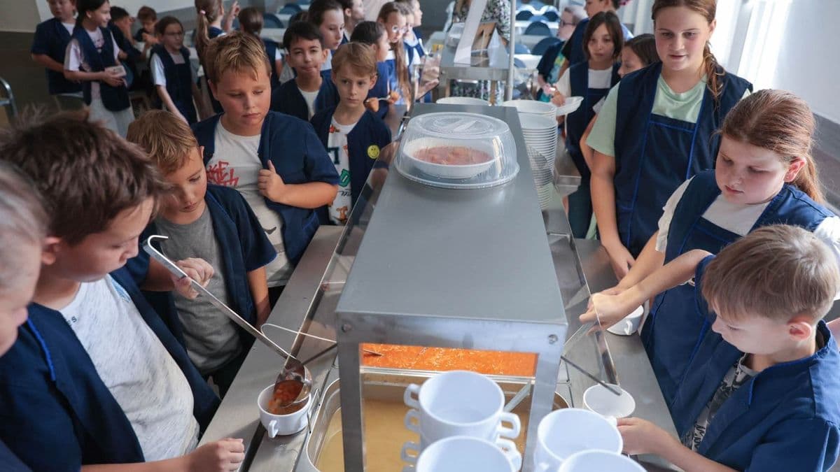 Magyar Péter Nagykanizsán, új menza a Mindszentyben