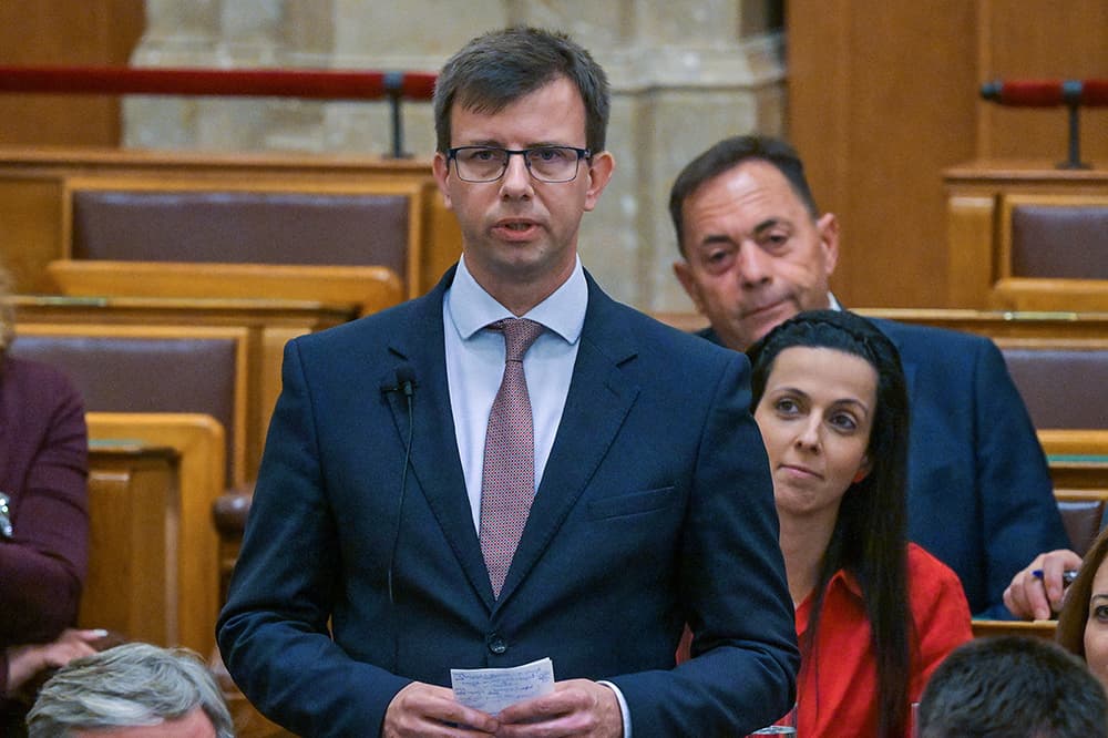 A védett üzemanyagárak visszaállításáért dolgozik Fidesz és a KDNP