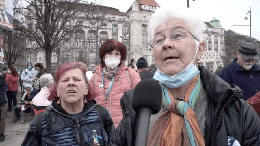 Már Égő Fáklya néni is kiakadt Magyar Péterékre