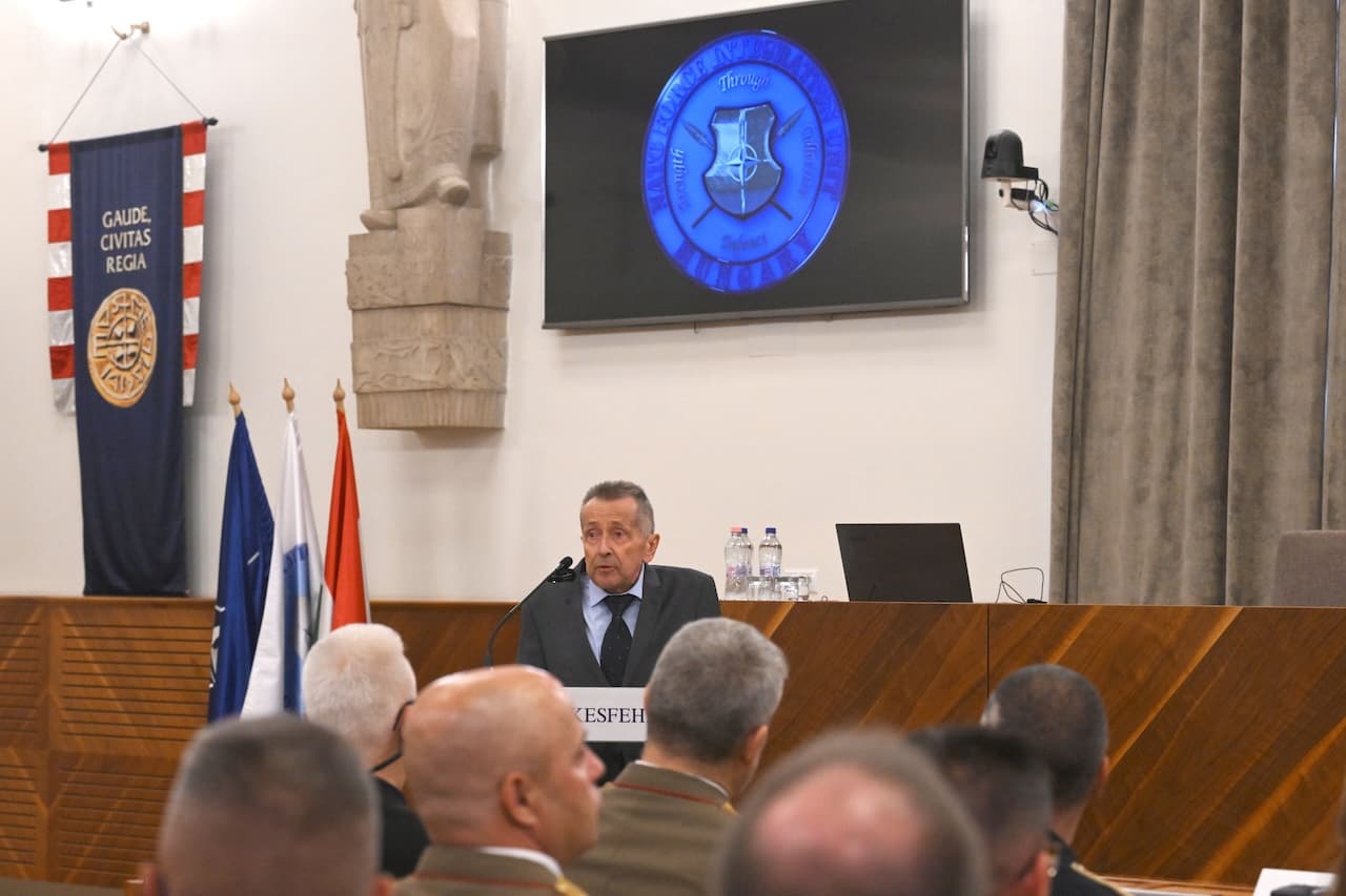 Honvédelmi államtitkár: Megerősítjük Magyarország helyét a NATO szívében